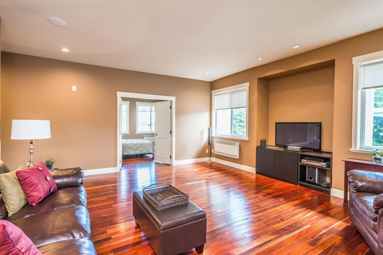 Luxury Penthouse Downtown Nanaimo Apartment Exterior photo