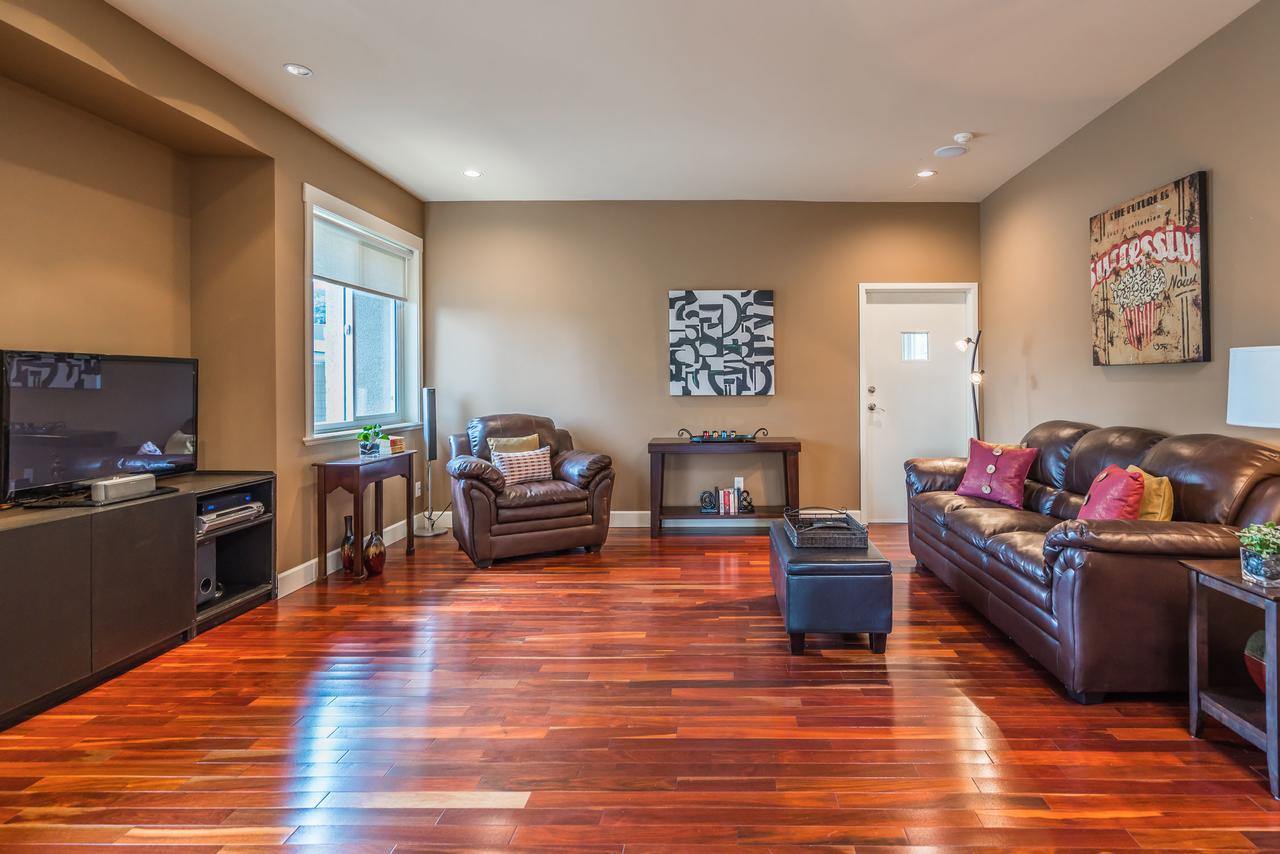 Luxury Penthouse Downtown Nanaimo Apartment Exterior photo